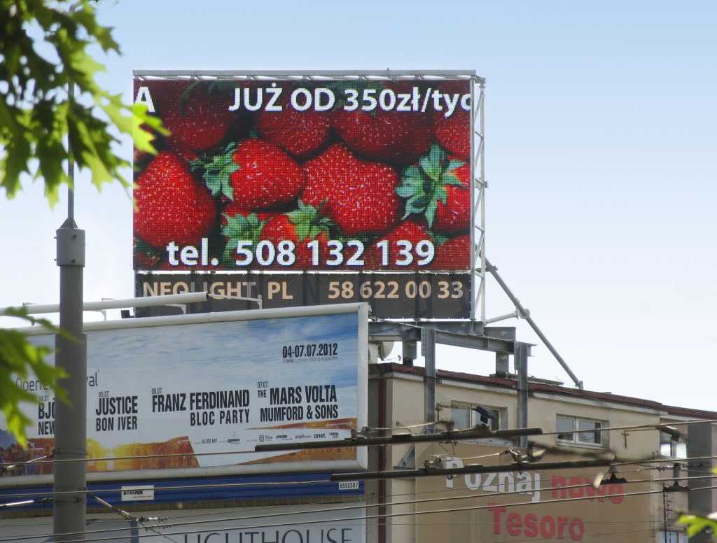 Digital Out-of-Home (DOOH)